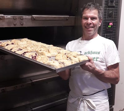 Bäckermeister Markus Bürger mit Bobbes